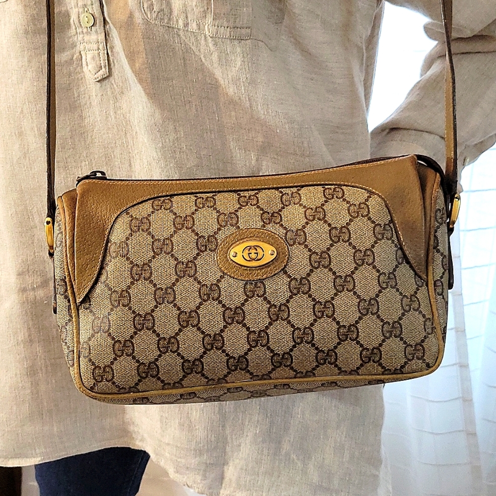 Gucci. Crossbody